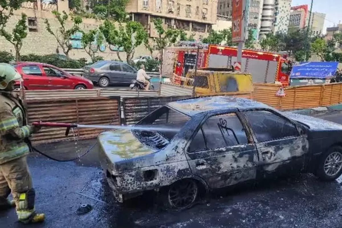 جزئیات جدید از آتش‌سوزی پژو ۴۰۵ در بزرگراه مدرس تهران/  2 نفر مصدوم شدند + عکس