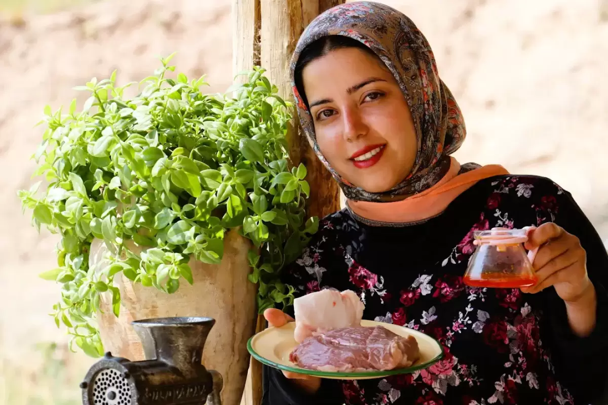 (ویدئو) غذای روستایی در ایران؛ پخت پلو کوفته محلی