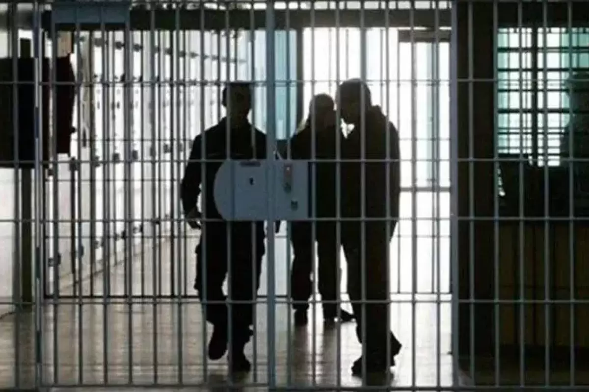 انتقال یک ایرانی به کشور پس از ۱۸ سال حبس در چین