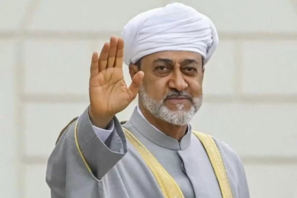 عکس؛ سفر به تاریخ؛ چهرۀ «سلطان عمان» در 25 سالگی هنگام فارغ‌التحصیلی از «آکسفورد»