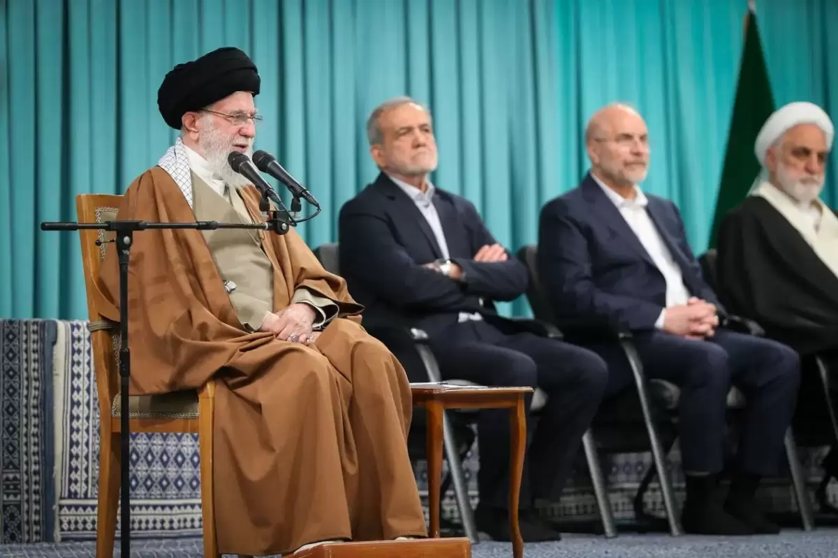 مطالبه رهبر معظم انقلاب از کارگزاران نظام؛ پیگیری و اجرای قوانین اولویت مهم مجلس و دولت