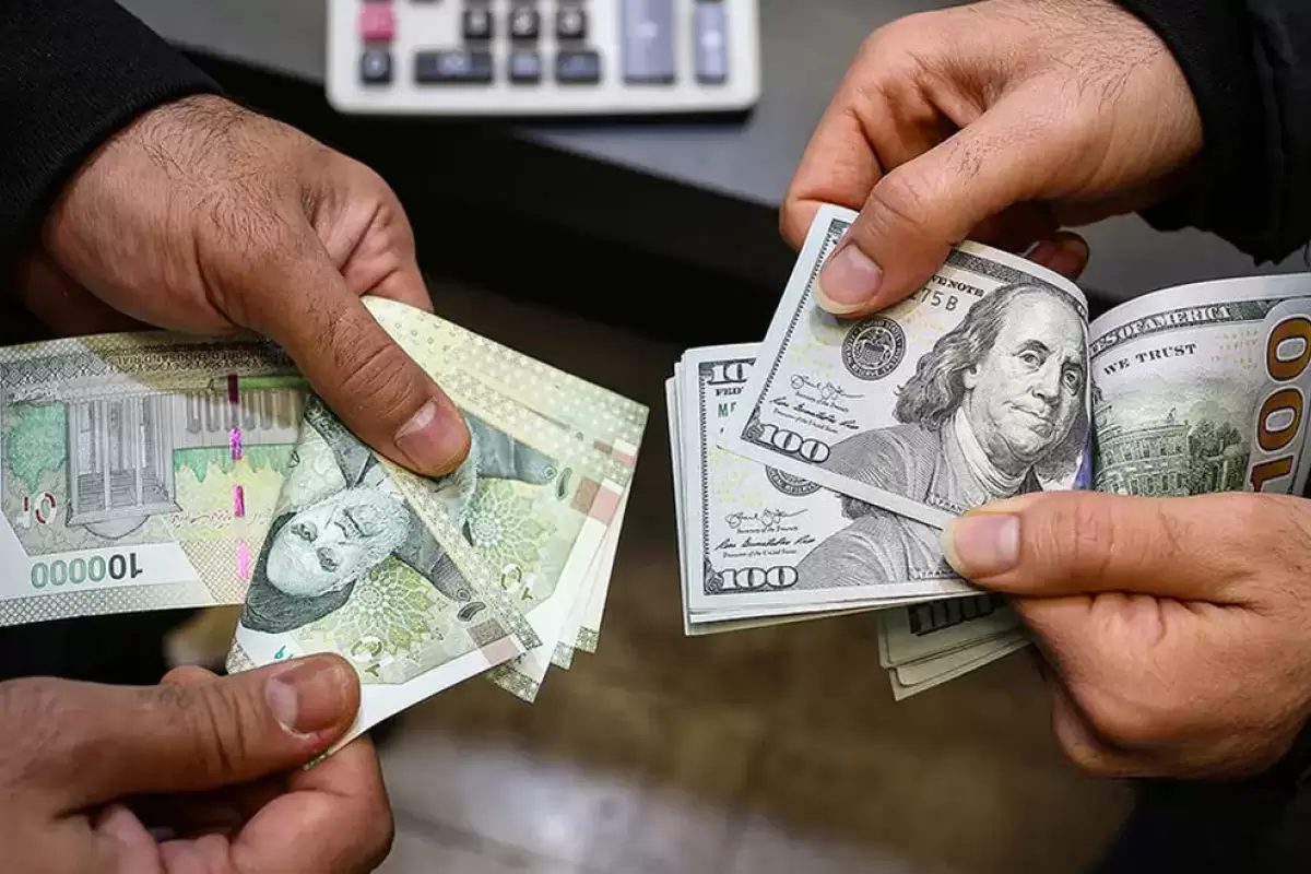 آنچنان اقتصاد ایران از دنیا جدا شده که یک جلسه دو ساعته ارزش پول ملی را ۲۰ درصد تقویت کرد