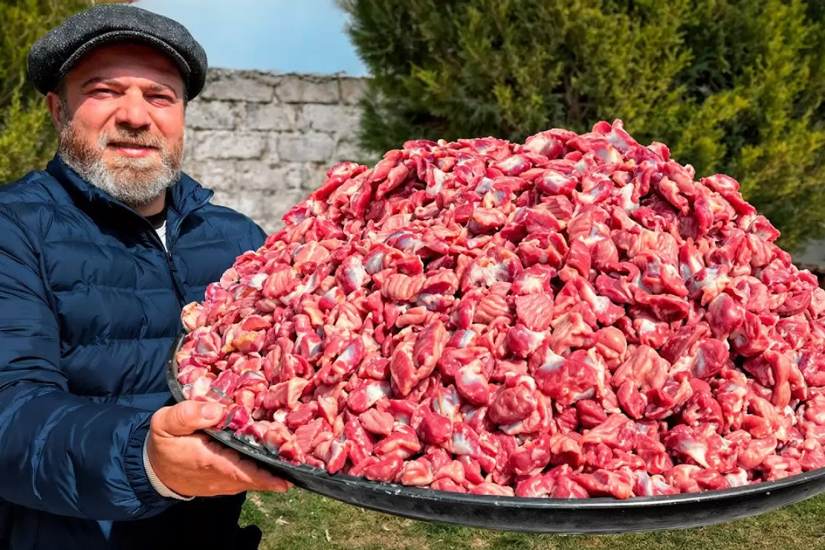 ببینید؛ غذای روستایی در آذربایجان؛ پخت یک غذای سنتی با دل مرغ و سبزیجات