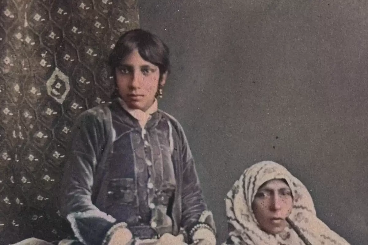 تصاویر؛ سفر به عصر قاجار؛ از «مردانی که فین می‌کردند» تا «زنی که قلیان می‌کشید»