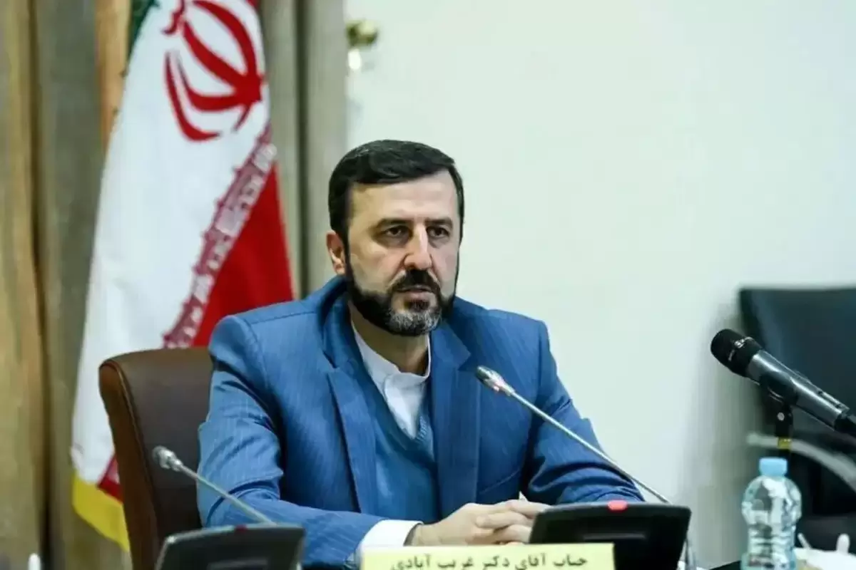 سفیر ایران در عمان: شایعه خودکار طلاکاری‌شده و غریب‌آبادی دروغ است