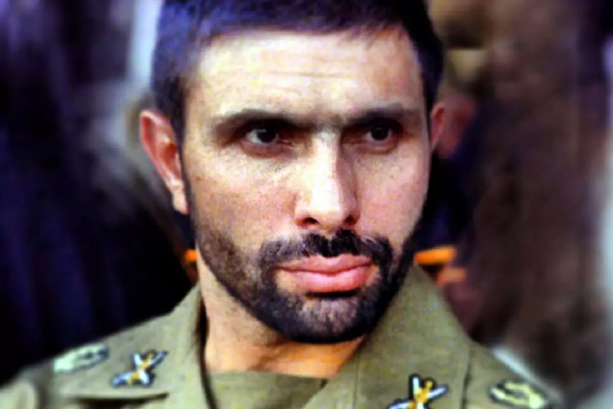عکس؛ سفر در زمان؛ «صیاد شیرازی در کنار دوستانش در منزل شخصی اش»؛ دهه 40