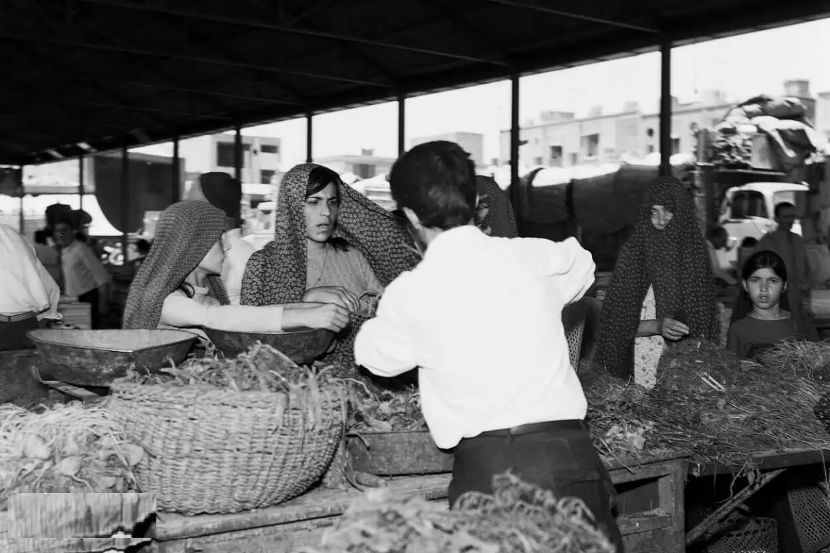 عکس؛ سفر به ایران قدیم؛ ۷۰ سال پیش اولین میدان میوه و تره‌بار شهرداری تهران افتتاح شد!