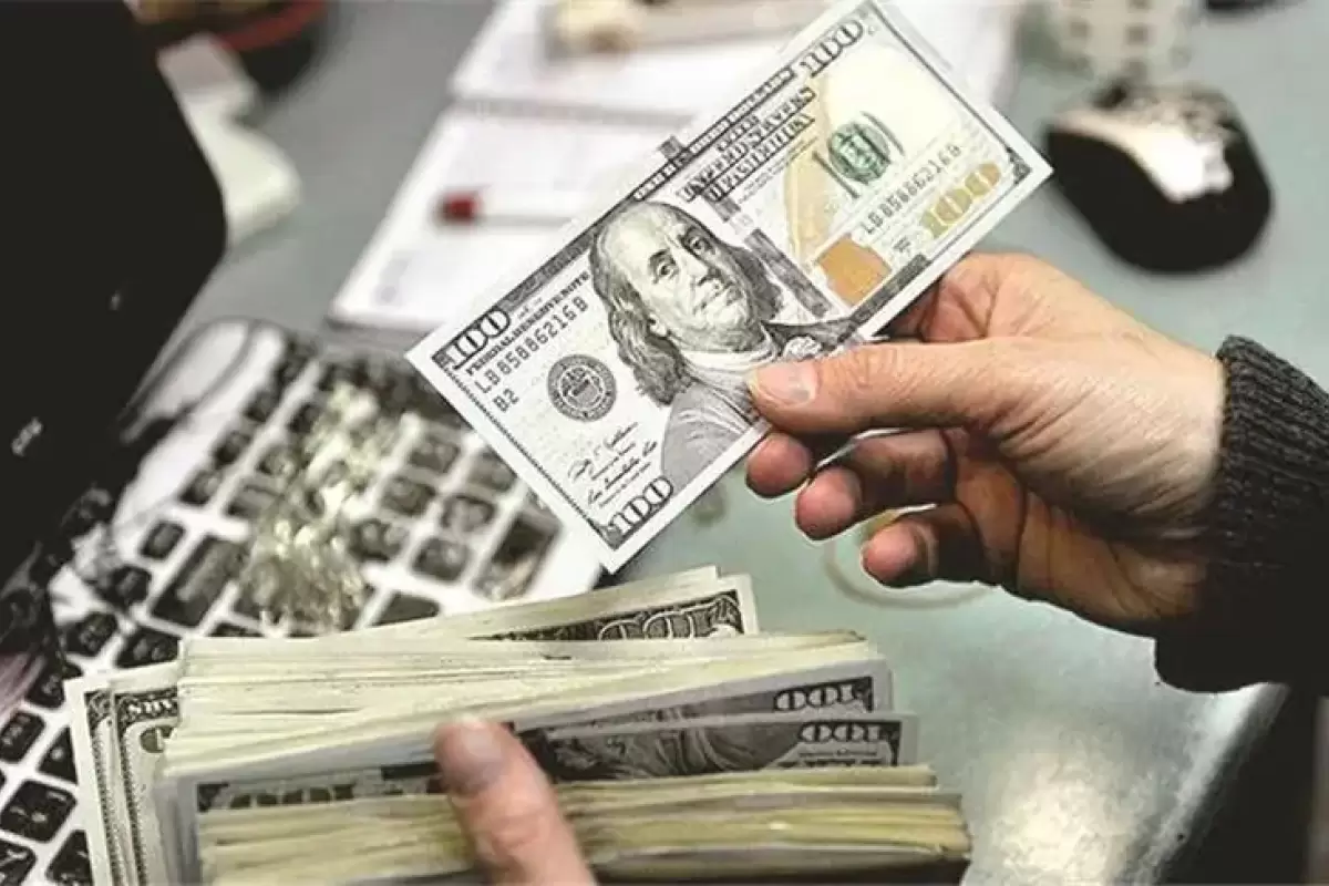 اوج‌گیری شبانه قیمت ارز پس از انفجار بندر رجایی و پایان دور سوم مذاکرات ایران و آمریکا
