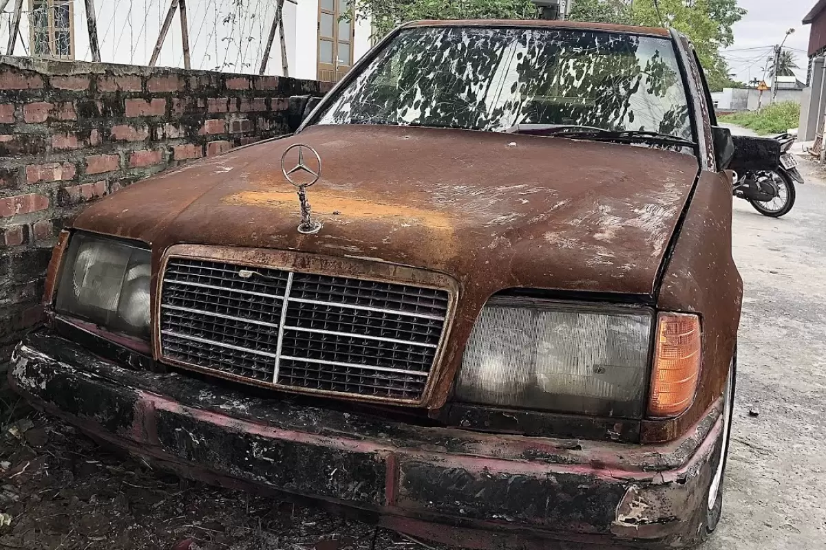 ببینید؛ مراحل دیدنی بازسازی یک مرسدس بنز کلاسیک مدل 1972