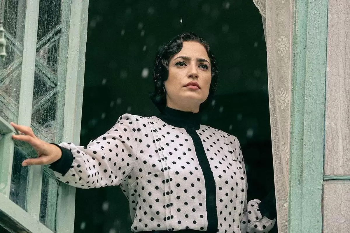 ببینید؛ خانه فیروزه‌ای بندر کیاشهر که پای نگار جواهریان به آن باز شد