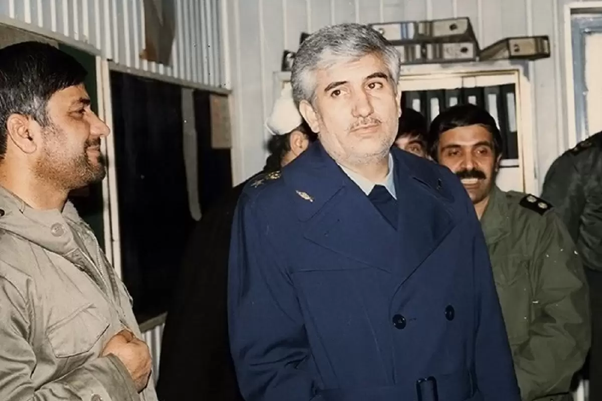 عکس؛ سفر در زمان؛ «سرتیپ ستاری در کنار هاشمی رفسنجانی و محسن رضایی»؛ سال 68