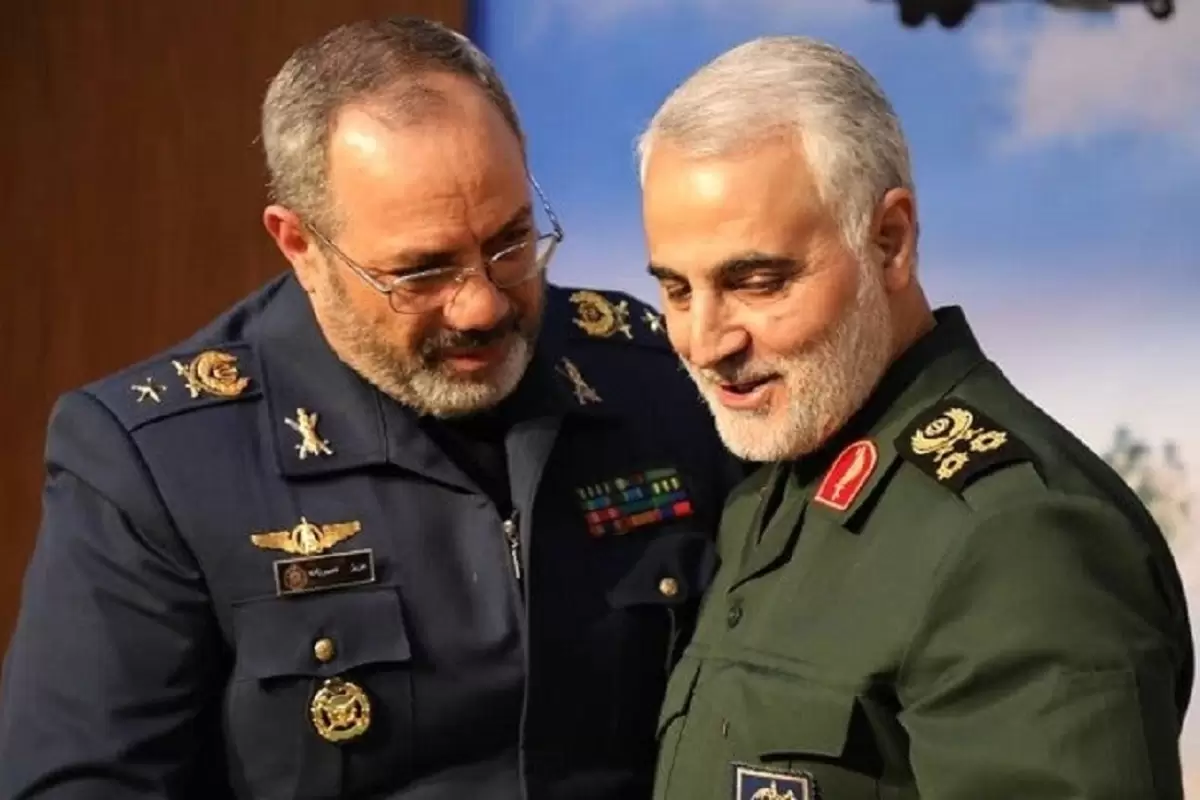 عکس؛ سفر در زمان؛ «سردار سلیمانی با لباس شخصی در مرز پاکستان»؛ دهه 70