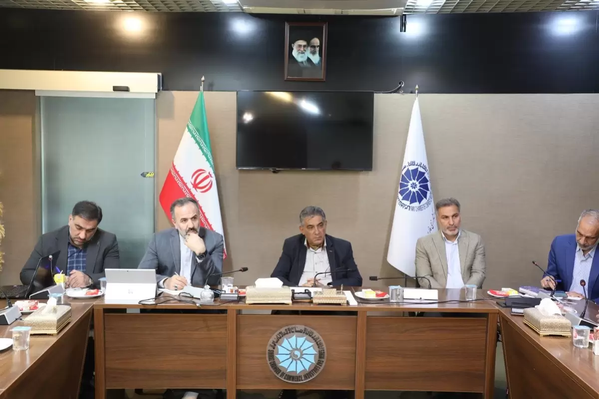 فارس پهناور در تنگنای حمل و نقل ریلی است