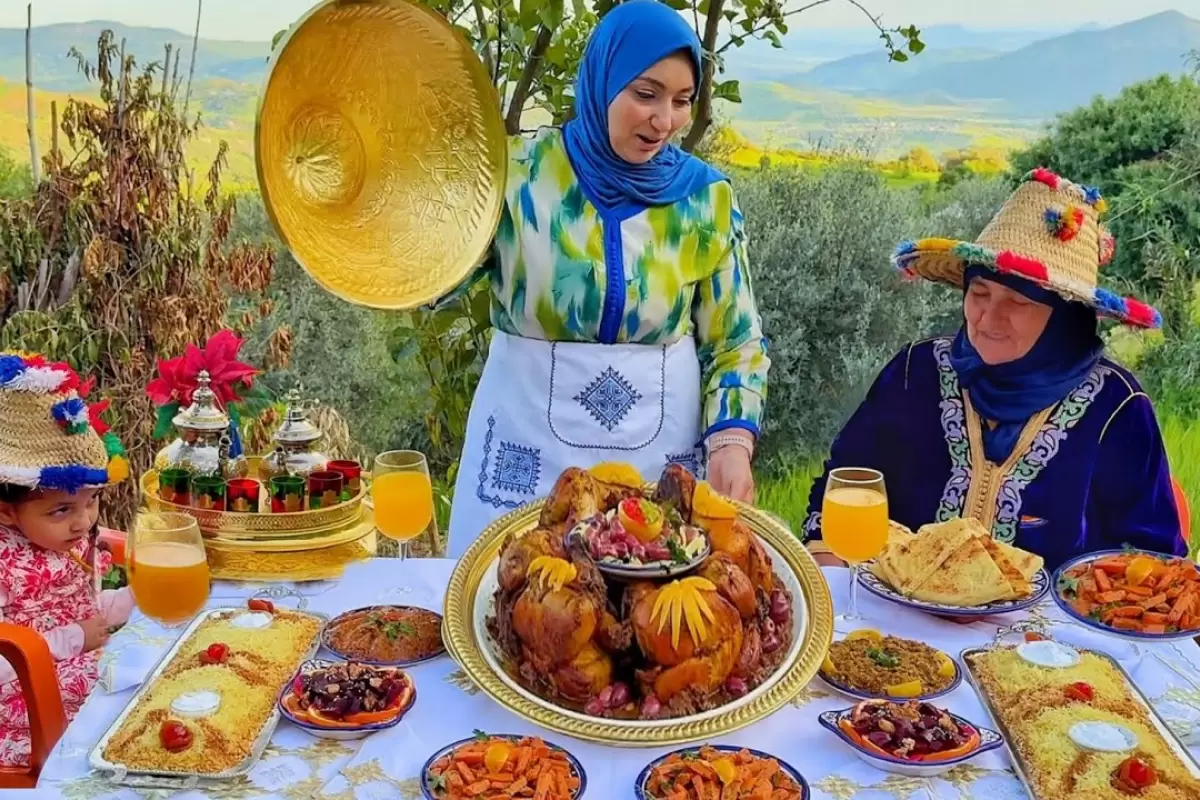 ببینید؛ غذای روستایی در مراکش؛ پخت یک غذای با مرغ در طبیعت