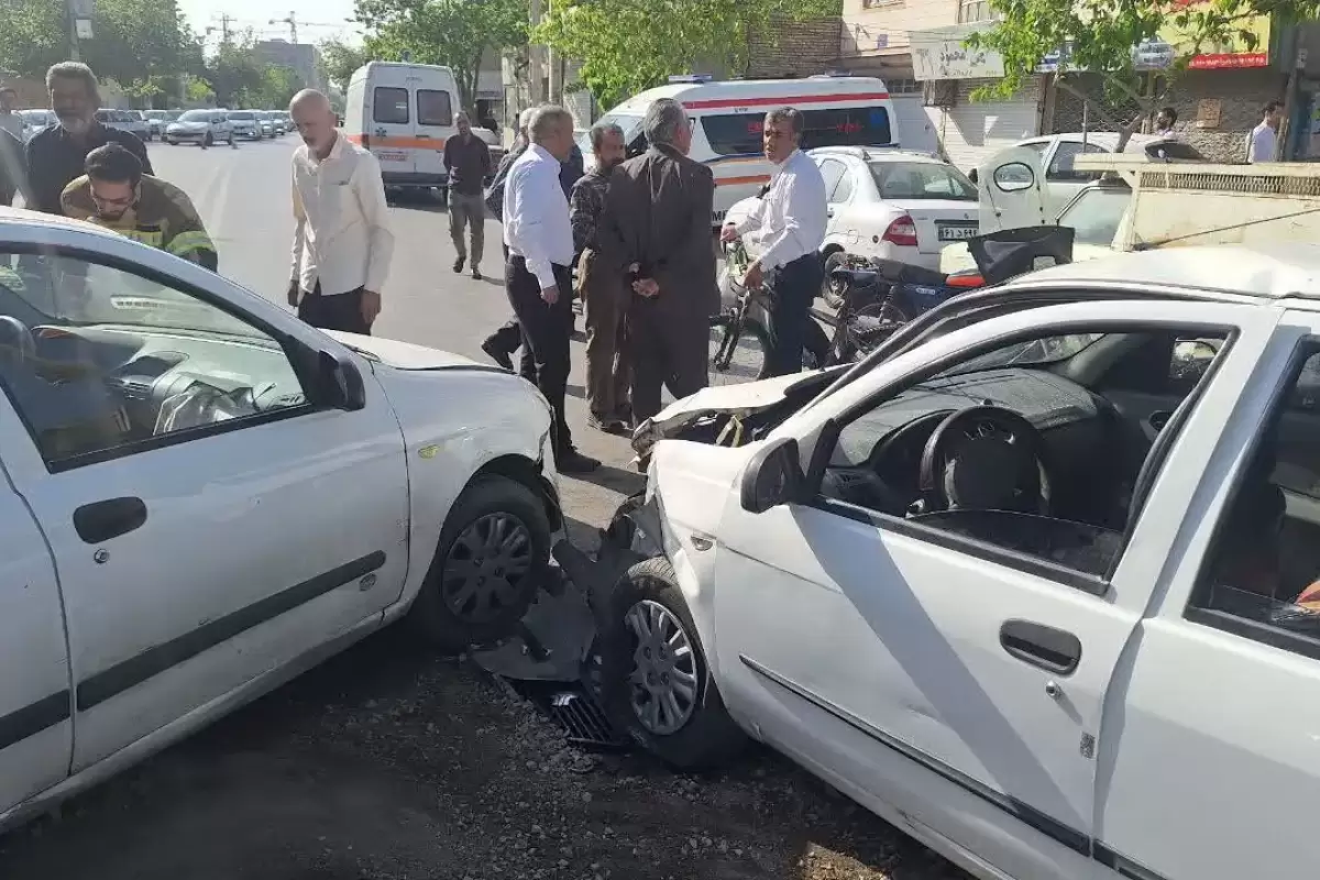 تصادف سرویس مدرسه منجر به مصدوم شدن ۶ دانش‌آموز شد