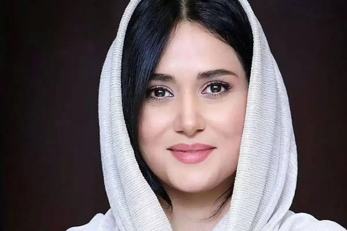 عکسی شکار شده از پریناز ایزدیار در جشنواره کن وقتی حواسش نبود+ تصویر