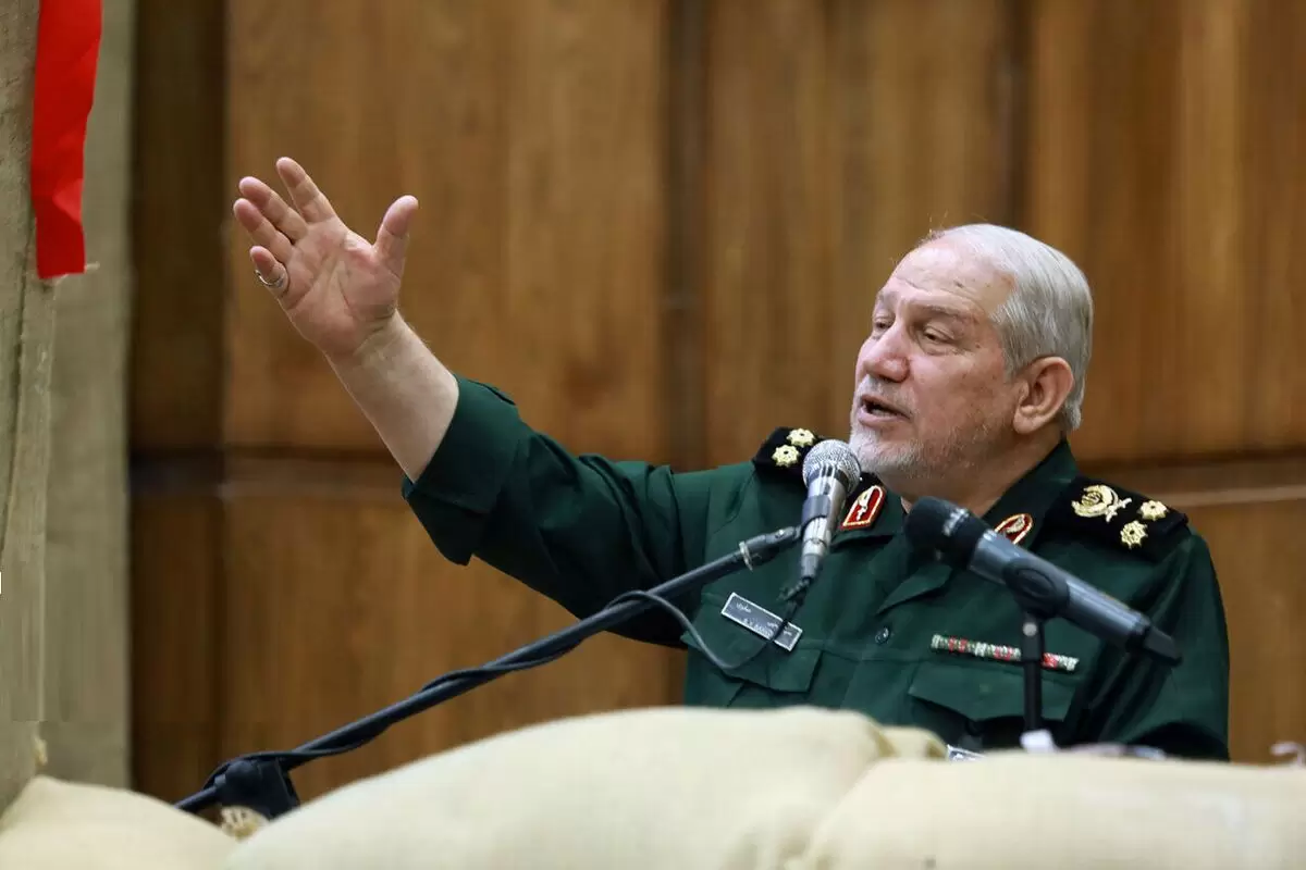 عکس؛ سفر در زمان؛ «سرلشکر رحیم صفوی در کنار خرازی و احمد کاظمی» در زمان جنگ؛ دهه 60