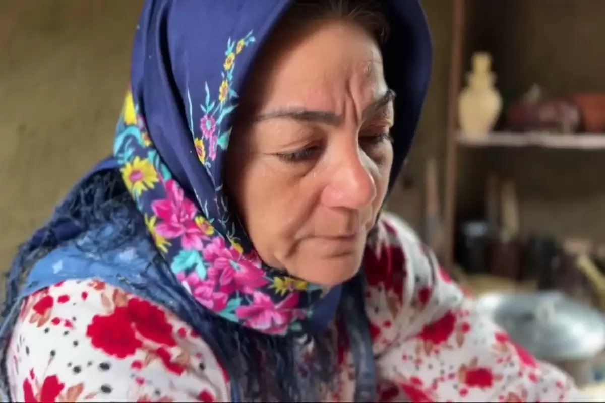ببینید؛ غذای روستایی در ایران؛ تهیه کره محلی و املت توسط یک بانوی روستایی