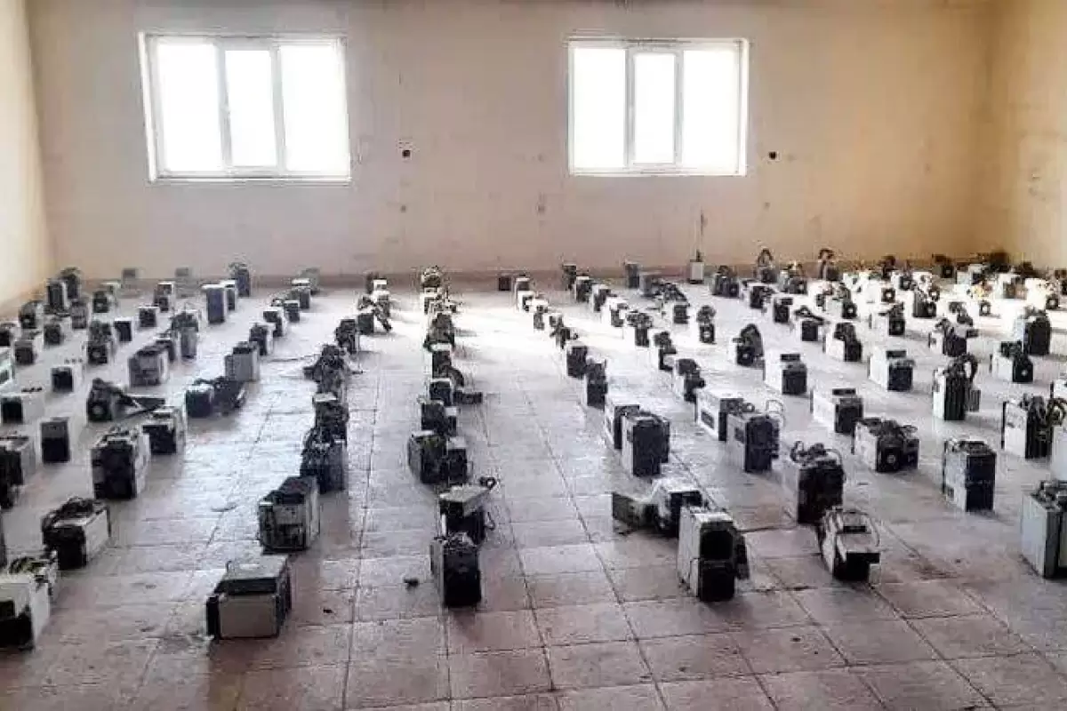 برخورد با مراکز استخراج غیرمجاز رمزارز/ بیش از ۲۰۰ دستگاه ماینر غیرمجاز کشف شد