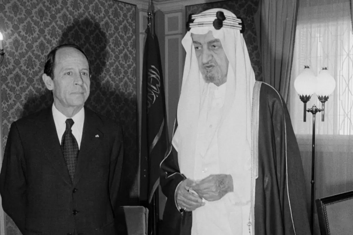 عکس؛ سفر در زمان؛ «حاکمان عرب در تشییع جنازه پادشاه عربستان»؛ سال 1354