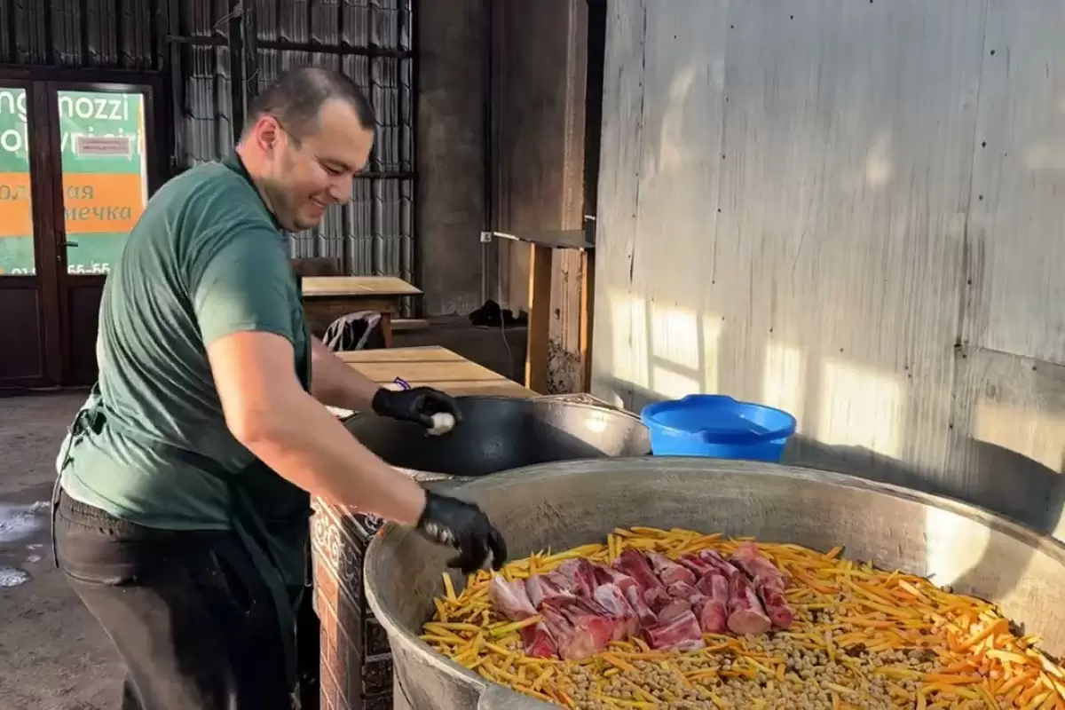 ببینید؛ غذای خیابانی در ازبکستان؛ پخت 1000 کیلو سمرقند پلو در خوارزم