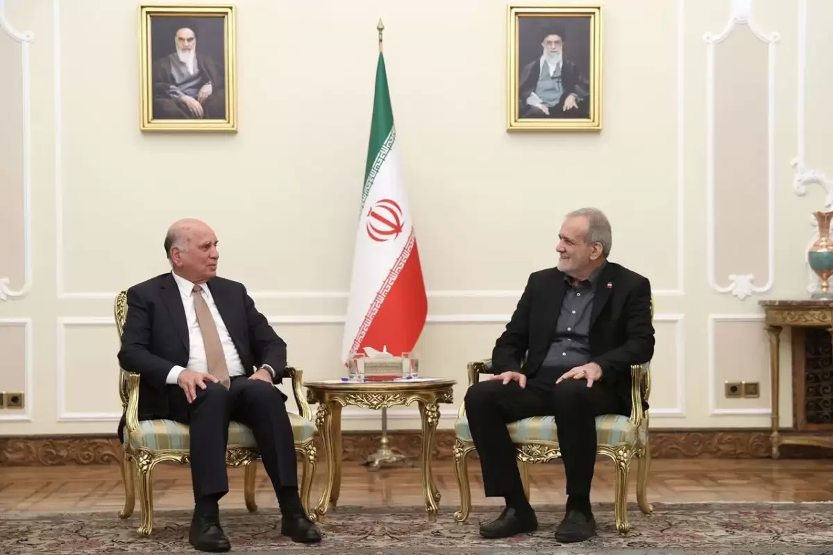 پزشکیان: چنانچه دولت آمریکا در ادعای خود مبنی بر نگرانی از ساخت سلاح اتمی در ایران صادق باشد، ما به آنها اطمینان خواهیم داد، اما ایران هیچ‌گاه ملت خود را از دستاورد‌های صلح‌آمیز صنعت هسته‌ای محروم نمی‌کند