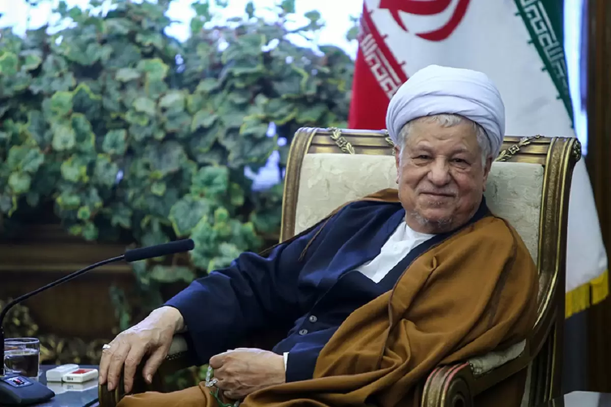 عکس؛ سفر در زمان؛ «روحانی، هاشمی رفسنجانی و محسن رضایی» در کنار رزمنده ها؛ دهه 60