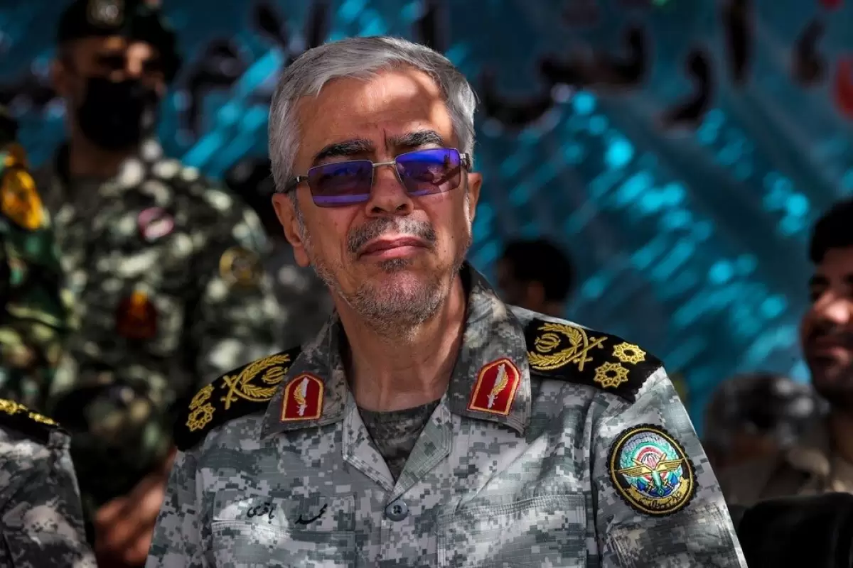 عکس؛ سفر در زمان؛ «سرلشکر باقری» در یک جلسه نظامی در زمان جنگ؛ دهه 60