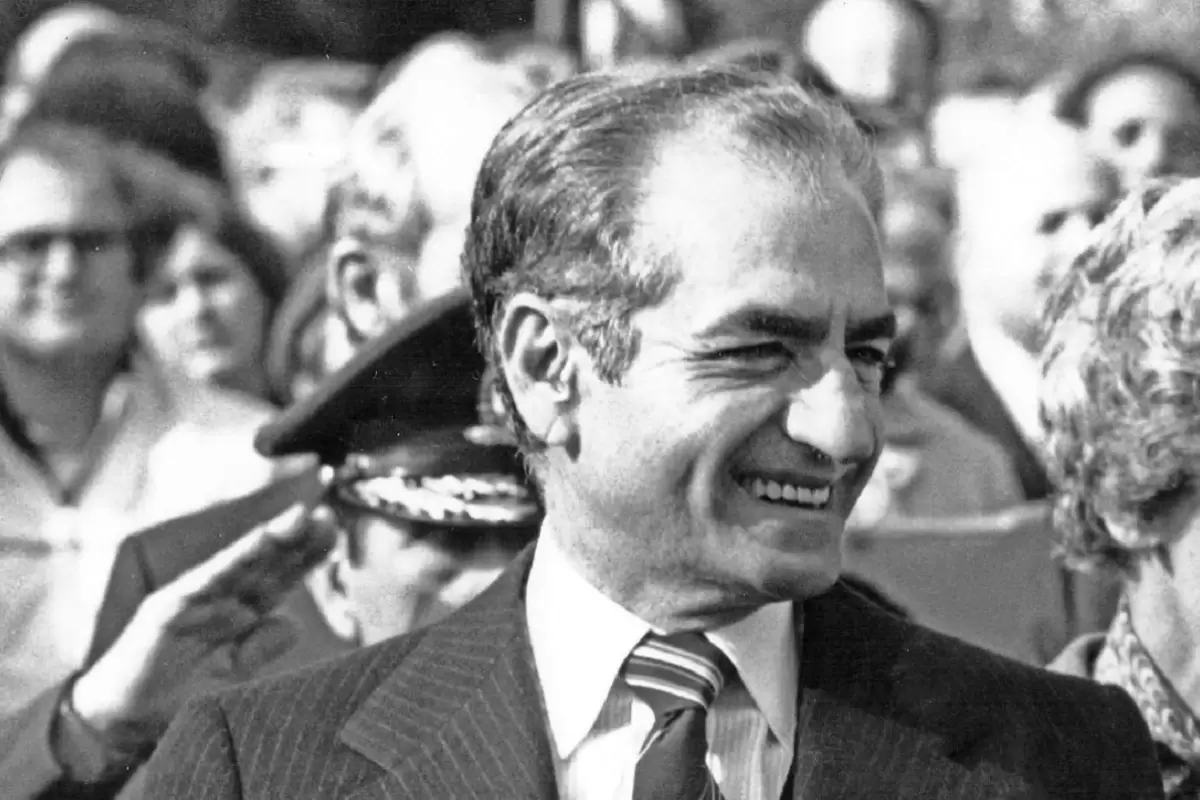 عکس؛ سفر در تاریخ؛ «محمدرضا پهلوی» در حال تست جنگنده فانتوم F-4؛ سال 47