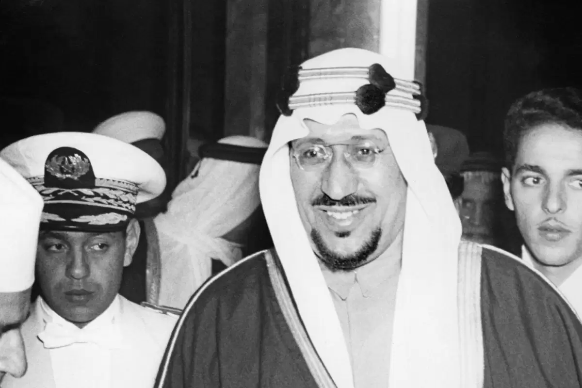 عکس؛ سفر در زمان؛ استقبال «پادشاه دوم عربستان از آخرین پادشاه عراق»؛ سال 1336