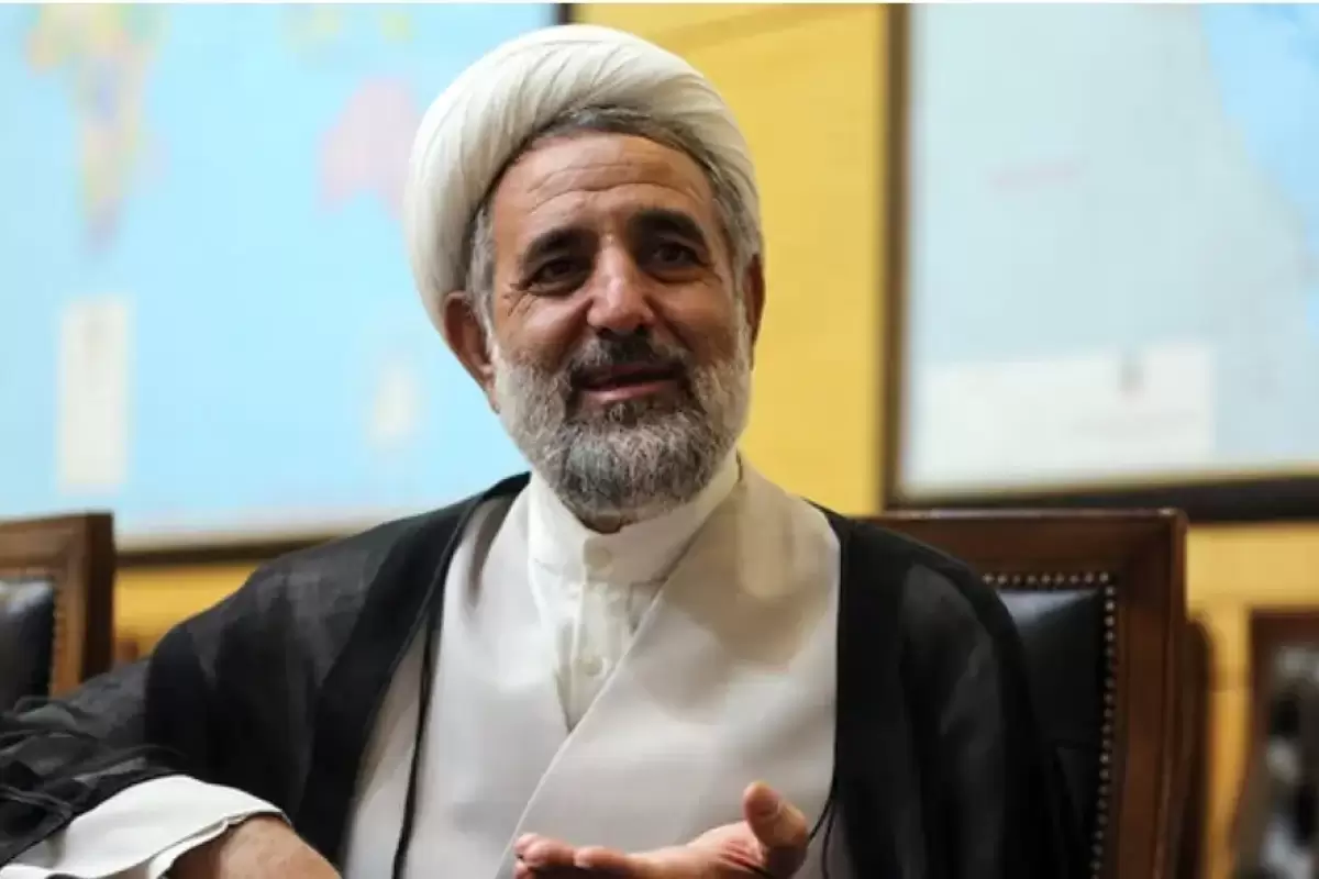 یک قاب از مجتبی ذوالنور بدون عمامه در مجلس +‌ عکس