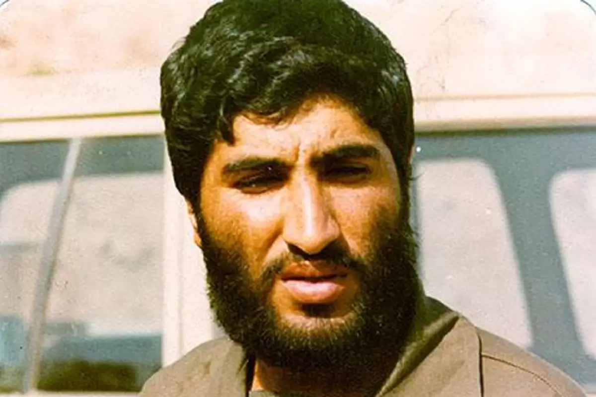 عکس؛ سفر در زمان؛ «شهید احمد کاظمی در کنار رهبر انقلاب» در جبهه؛ دهه 60