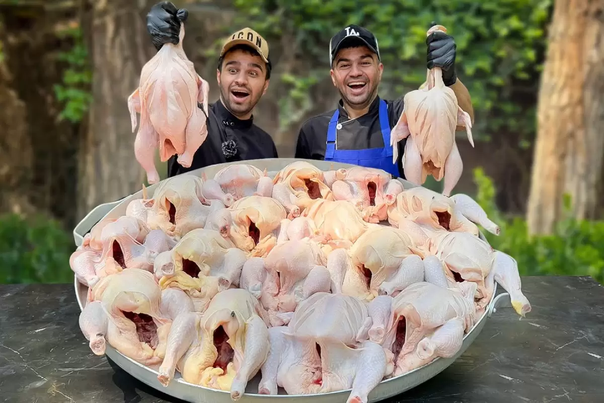 ببینید؛ غذای خیابانی در ایران؛ پخت چلو مرغ برای ۱۰۰ نفر