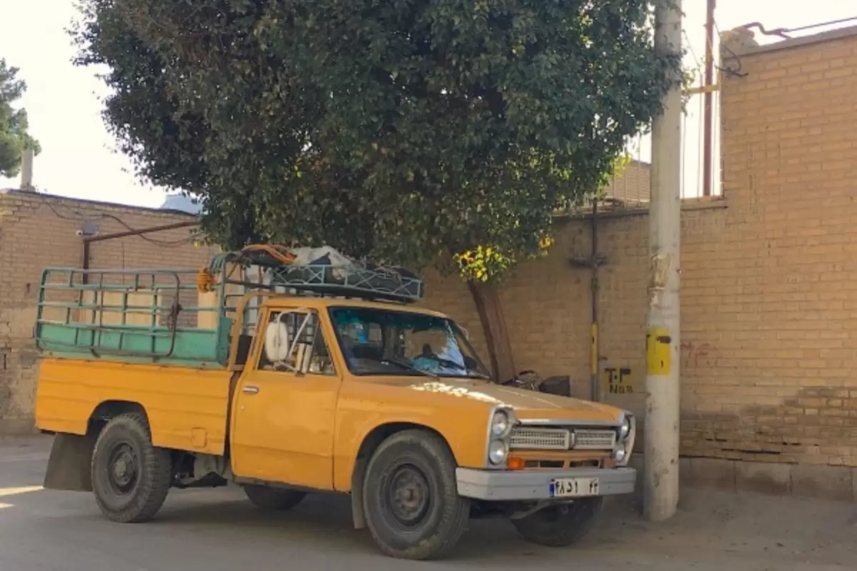 عکس؛ سفر در تاریخ؛ تصویری از وانت قدیمی ایژ