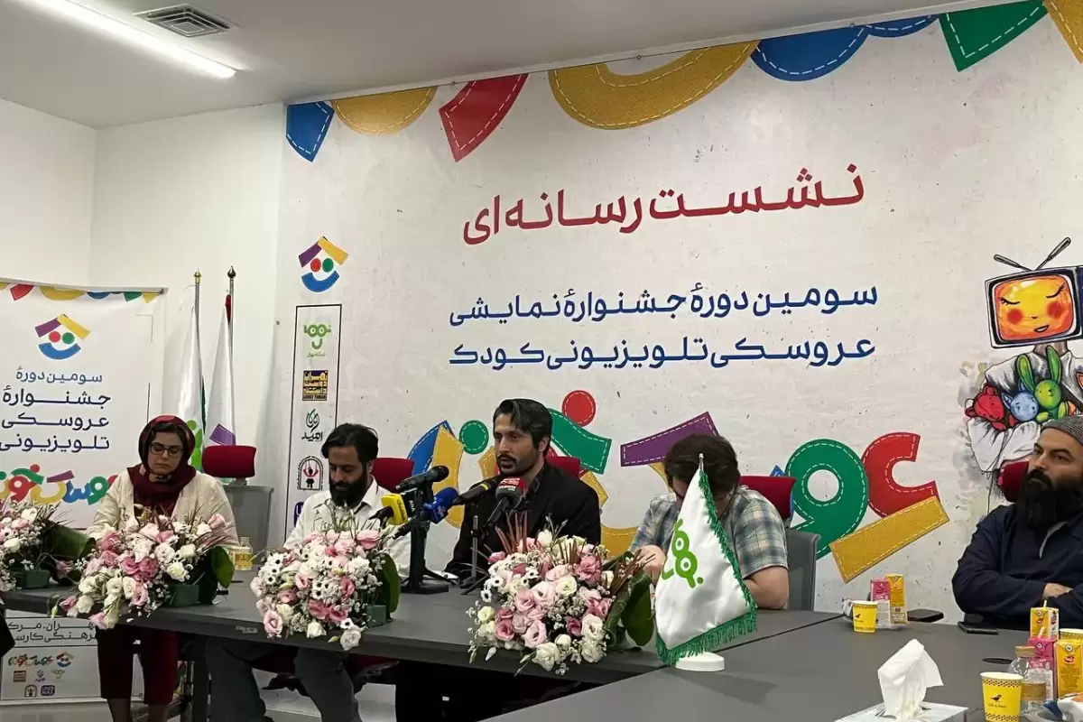 نمایش عروسکی تلویزیون زنده است