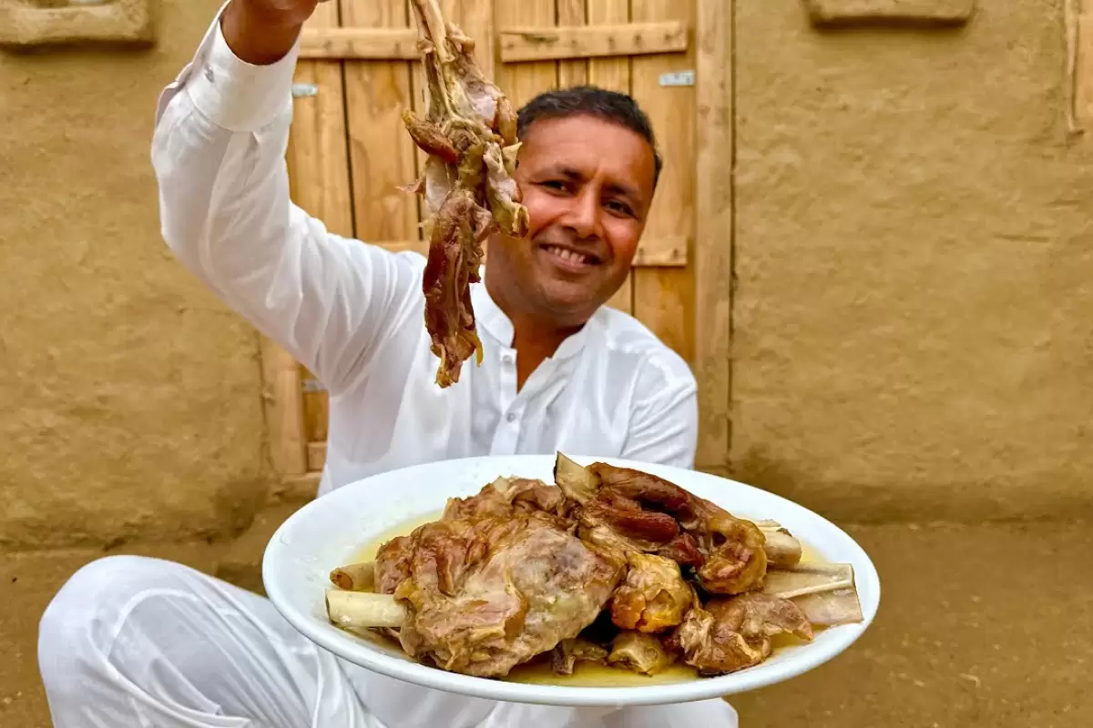 ببینید؛ غذای روستایی در پاکستان؛ پخت خوراک گوشت به روش آشپز مشهور