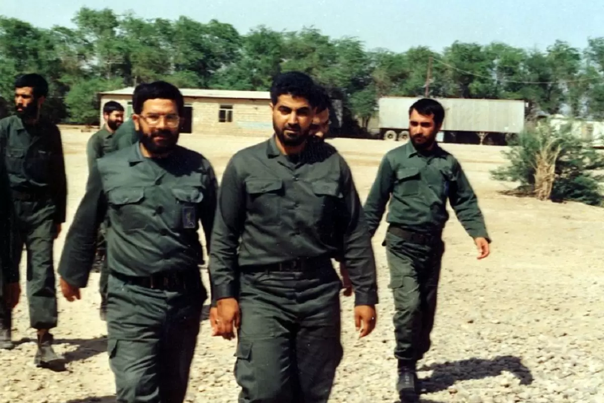 عکس؛ سفر در زمان؛ «سردار سلیمانی سوار بر پاترول و در جبهه» در دهه 60