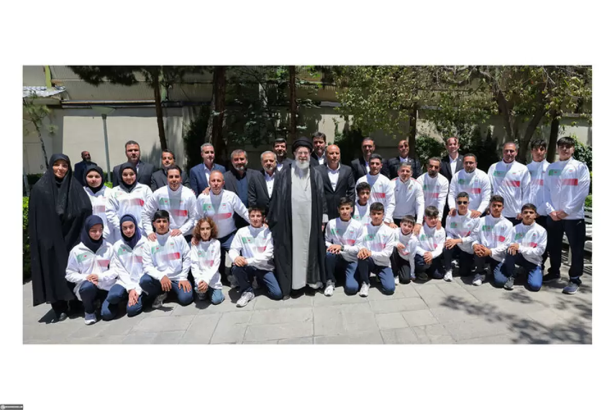 دیدار مدال آوران کاروان ورزشی دانش‌آموزی «امید ایران» با رهبر انقلاب