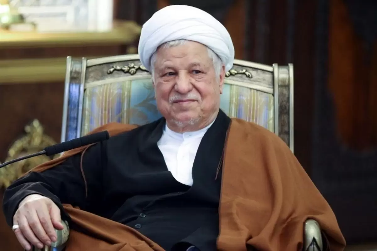 عکس؛ سفر در زمان؛ «سردار سلیمانی در مراسم تشییع هاشمی رفسنجانی»؛ سال 95