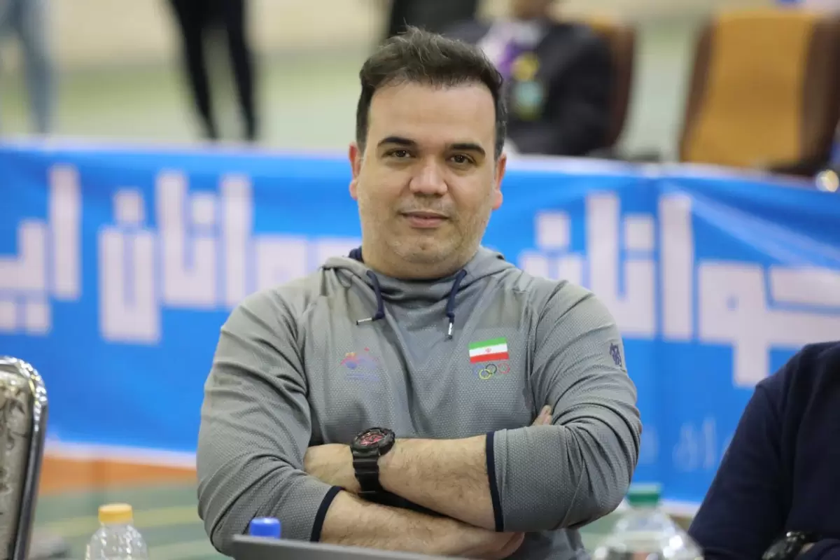 خوش رقصی با پرچم بیگانه‌ها در آذربایجان/با غیرت ایرانی توی دهان‌شان بزنید