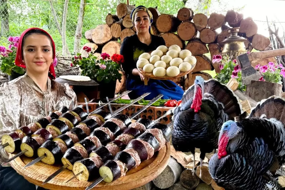 ببینید؛ غذای روستایی در گیلان؛ کباب کوبیده و بادمجان و پخت نان تازه در طبیعت