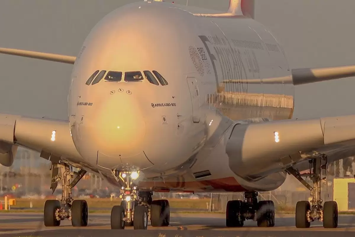 ببینید؛ لحظه تیک آف هواپیمای ایرباس A380 امارات؛ بزرگترین هواپیمای جهان