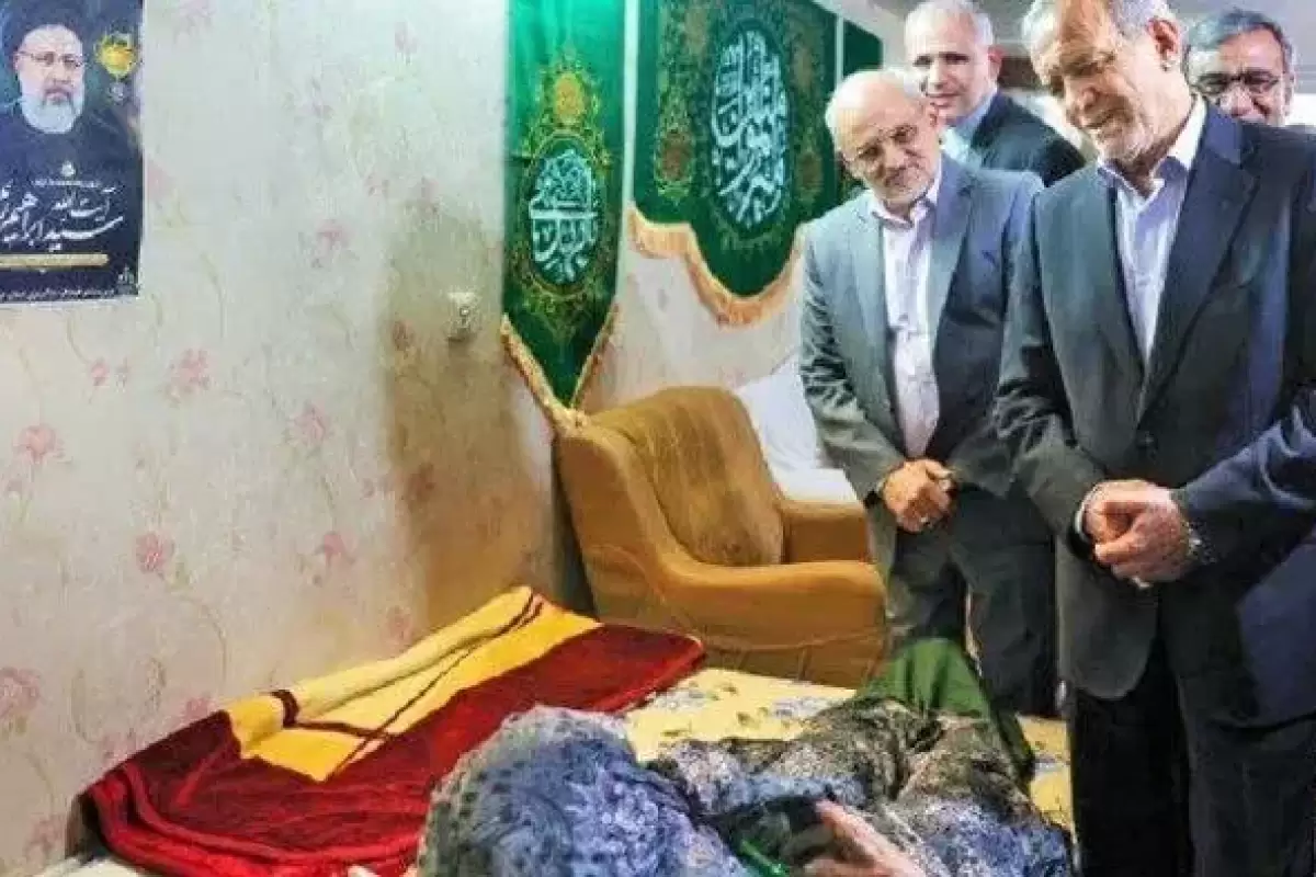 دیدار پزشکیان از مادر شهید رئیسی