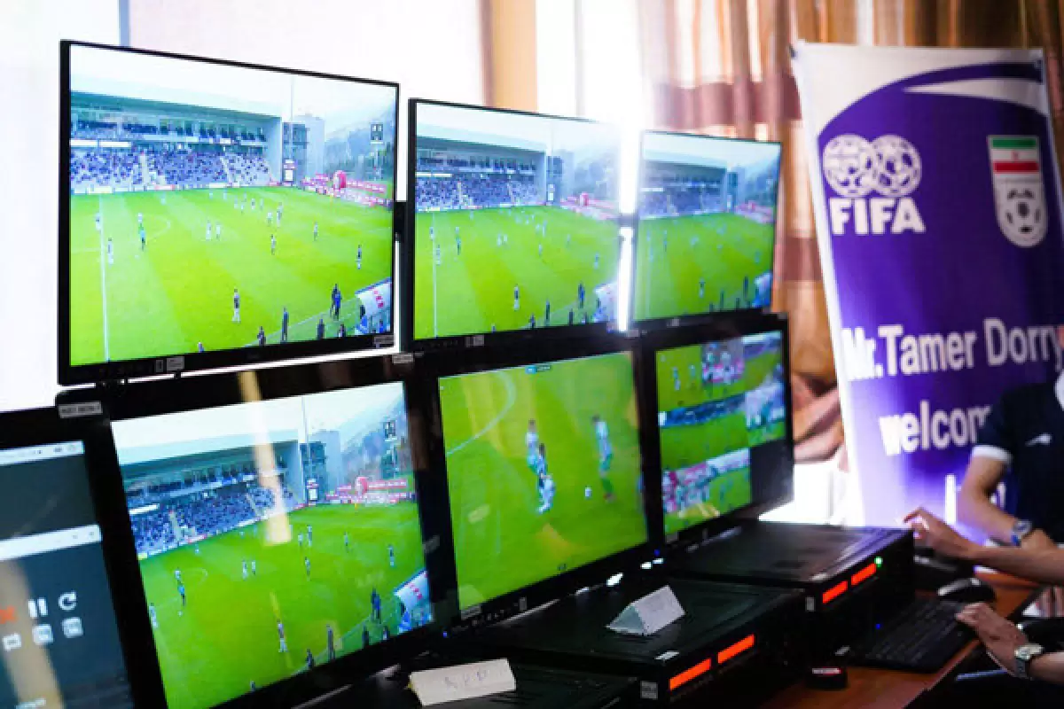 اشتباه داوری در چند بازی لیگ برتر تاثیر داشت؟/ VAR به نیمی از لیگ رسید
