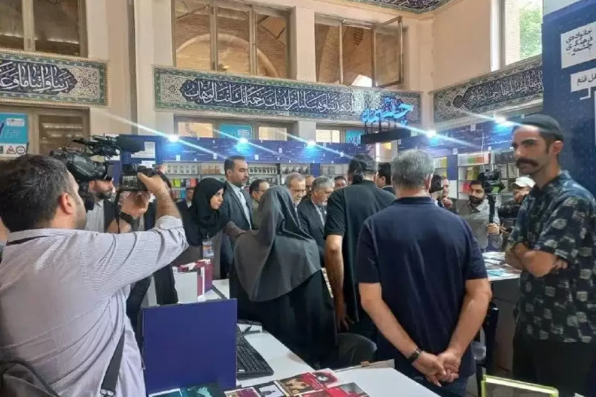 رئیس‌جمهور از نمایشگاه کتاب بازدید کرد
