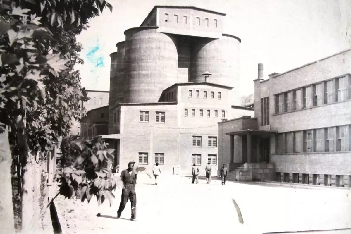 سفر در زمان؛ جاده جادویی کارخانه سیمان ری کجاست؟
