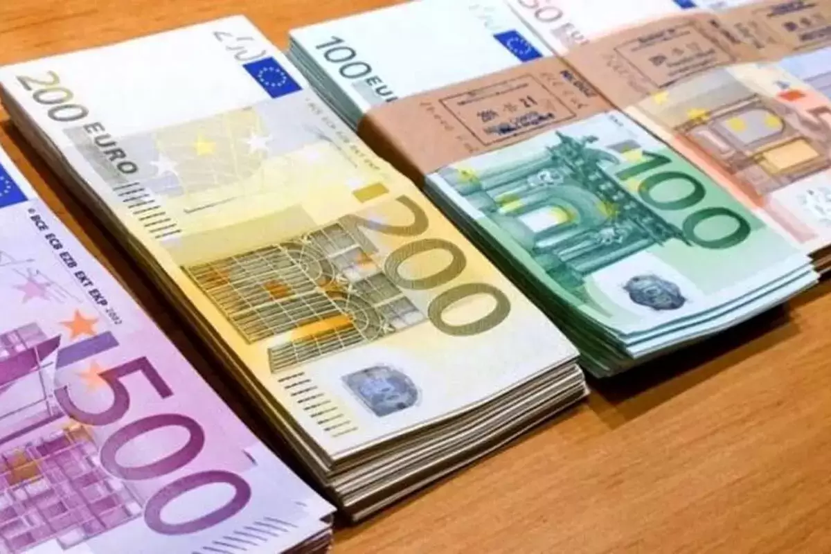 ممنوعیت نگهداری ارز بیش از ۱۰ هزار یورو