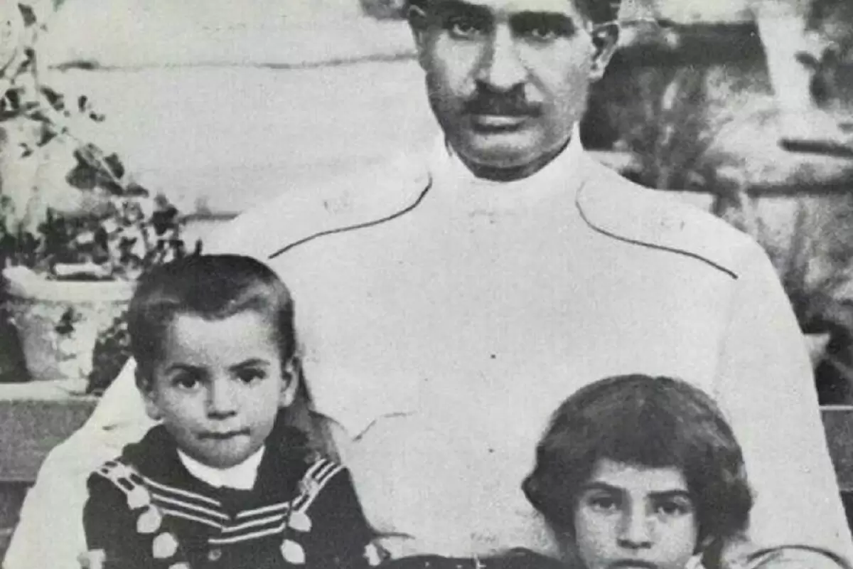 عکس؛ سفر در زمان؛ شکل و شمایل «همدم السلطنه، فرزند اول رضاخان»؛ سال 1338
