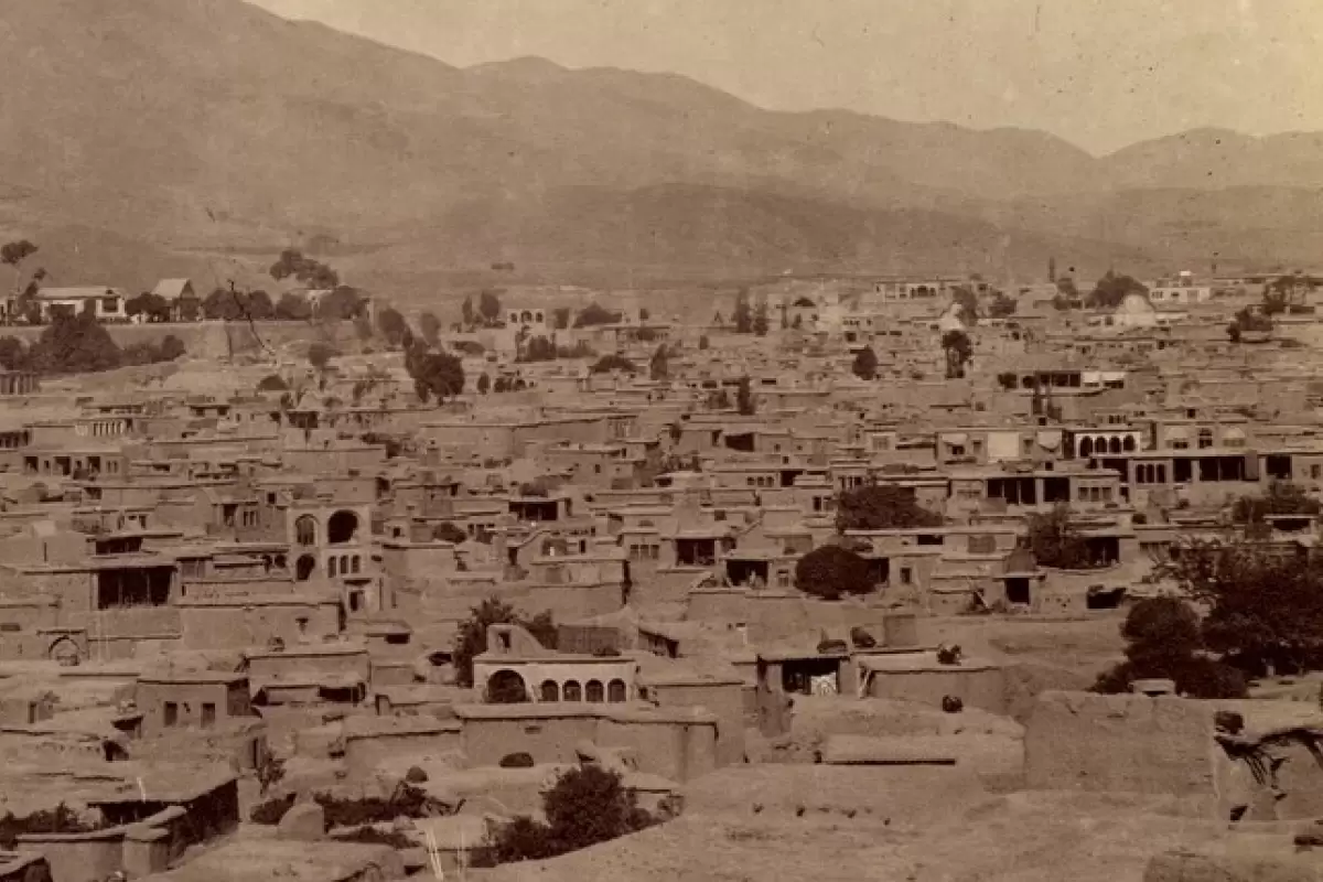 عگس؛ سفر به تاریخ؛ گردش مردم «سنندج» در روز «سیزده‌به‌در»؛ 120 سال قبل