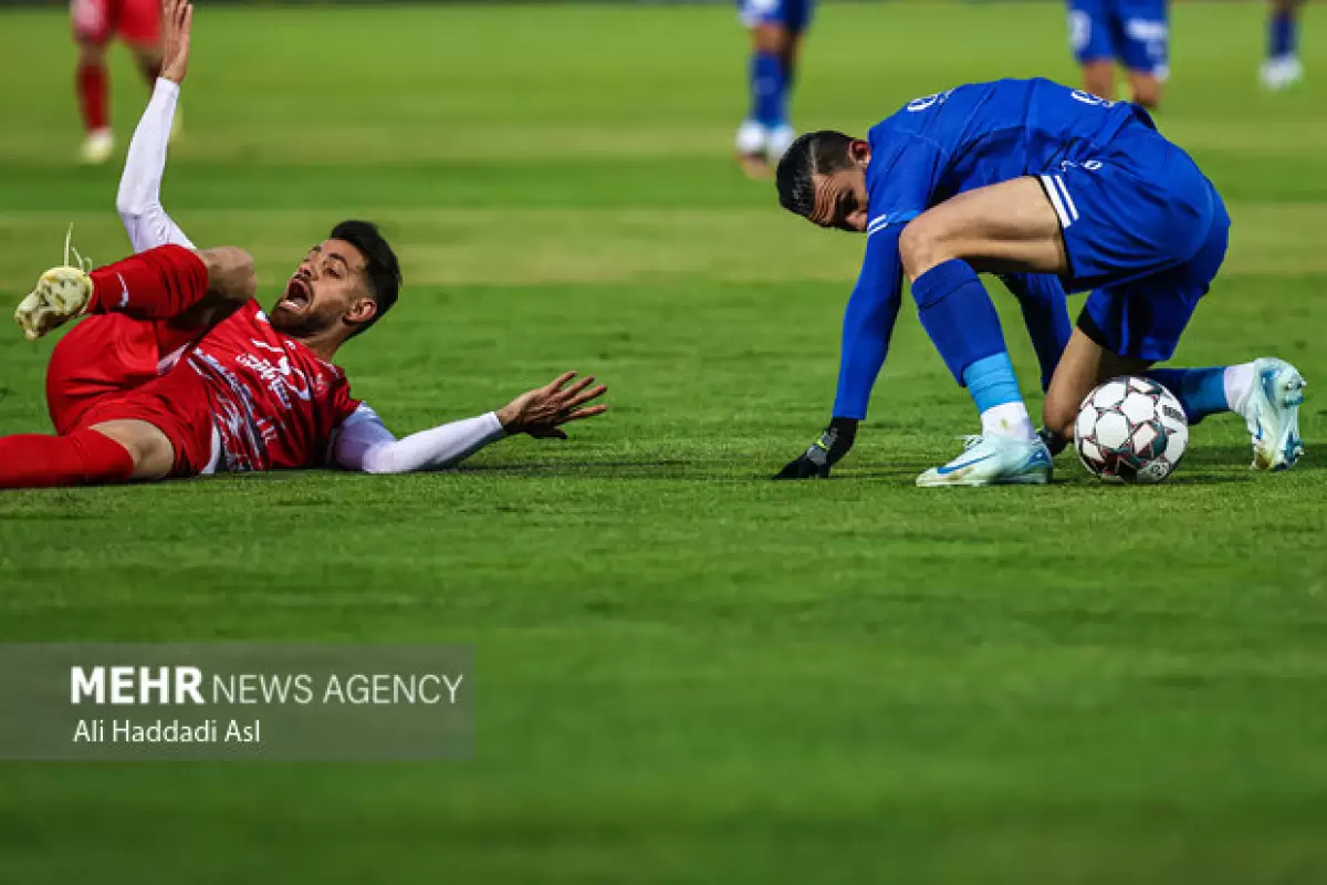 استقلال و پرسپولیس مجوز حرفه ای گرفتند؛ سلام آبی ها به آسیا